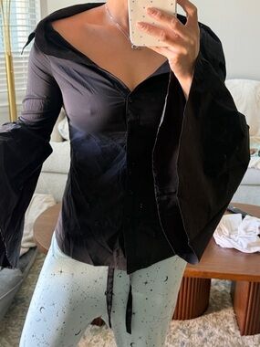 Black Off-Shoulder Bell Sleeve Women's Top